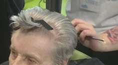 Salón krásy priamo v nemocnici. Seniorky rozmaznávali budúce kaderníčky a kozmetičky