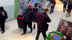 Dôchodca si narobil poriadne problémy. Hľadá ho polícia, pretože ukradol klimatizáciu