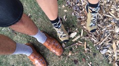 Česi už nie sú „out“! Najnovší hit sú ponožky v sandáloch