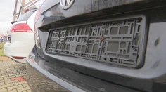 Siahnu si Slováci hlbšie do vrecka? Nové ŠPZ stoja mesačne desiatky eur