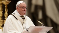 Slová pápeža Františka počas polnočnej omše mnohých zabolia