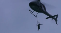 Akrobatka predviedla adrenalínové vystúpenie: Nad Niagarskými vodopádmi sa držala iba zubami