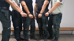 Tichý protest policajtov. Časť zboru si demonštratívne nasadila čierne pásky