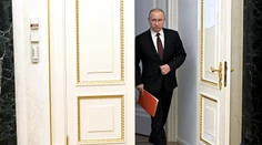 Putin nazval vedenie Ukrajiny „bandou narkomanov a neonacistov“