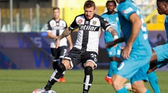 Kucka gólom z penalty v nadstavenom čase ratoval bod pre Parmu