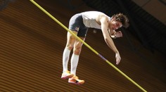 VIDEO: Švéd Duplantis vylepšil svetový rekord v skoku o žrdi. Prekonal samého seba