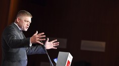 Fico na sneme: Ak do nás pôjdu kameňom, odpovieme dvoma