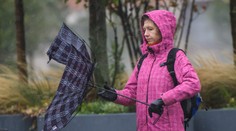 Búrky, vietor a teplotný šok uprostred leta. Vyhliadky meteorológov na ďalšie dni nie sú priaznivé