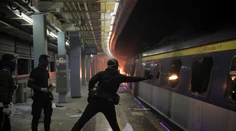 Hongkong je na pokraji úplného kolapsu. Demonštranti blokujú dopravu