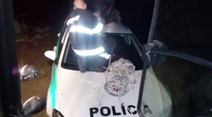 Naháňačka ako z Hollywoodu: Nepomohli ani výstrely, unikajúce auto i hliadku zastavil Váh