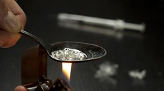 Heroín môže za drvivú väčšinu predávkovaní drogami. V Európe má asi milión rizikových užívateľov