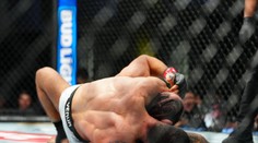 V pozícii favorita prehral podozrivo rýchlo. Otriasol svetom UFC stávkový podvod?