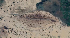 Na Google Maps sa objavili záhadné „ústa“ v púšti, rozvírili špekulácie. Vedci majú teóriu