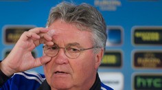 Guus Hiddink je definitívne novým trénerom Chelsea Londýn