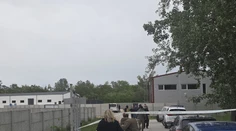 Prepad skladu v Komárne ako z akčného filmu: Lupiči v uniformách zviazali ľudí a ukradli tisíce elektronických cigariet