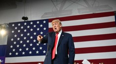 Ďalší Trumpov trapas: Vo vyfarbovačke pre deti si pomýlil farby vlajky USA