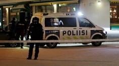 Do skupiny ľudí v Helsinkách vrazilo auto