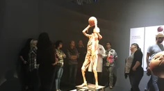Možnosť bezplatnej prehliadky výstavy BODY THE EXHIBITION využili prví pedagógovia