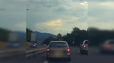 VIDEO: Policajná naháňačka na strednom Slovensku. Nadrogovaný vodič jazdil ako blázon, zastavil ho až defekt