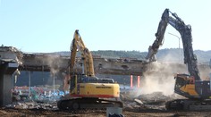 FOTO a VIDEO: Poškodený most v Kremničke už takmer zbúrali