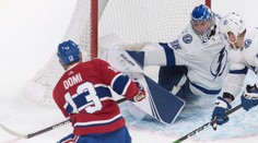 Černák prispel asistenciou k triumfu Tampy, Chára načal štvrtú dekádu