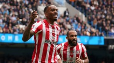 Toney 90+8. Dvojgólový hrdina Brentfordu zatienil Manchester City, Tottenham prestrieľal Leeds