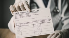 Hrozí jej, že zvyšok života strávi vo väzení. Zdravotníčku obvinili z falšovania očkovacích certifikátov