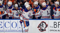 Ďalší rekord, na 124 bodov mu stačilo 65 zápasov. McDavid môže byť najlepší v 21. storočí
