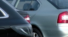 Majitelia prepisujú staré autá na cudzie osoby. Prečo to robia?