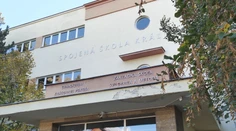 Nespokojní sú žiaci aj učitelia. V školskom poriadku kresťanského gymnázia diskriminujú LGBTI+ ľudí