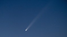 Niekoľko dní sa bude dať na večernej oblohe pozorovať kométa. Bude viditeľná v plnej kráse aj s chvostom