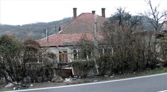 Neďaleko Levíc rastú čierne stavby. Starosta im vyhlásil vojnu