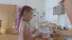 Vysvedčenia sú rozdané. Školáci sa tešia na prázdniny, niektorí uzatvárajú životnú kapitolu