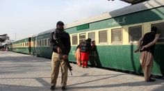 Rukojemnícka dráma v Pakistane: Ozbrojenci vtrhli do vlaku, v ktorom zajali stovky ľudí