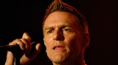 Tak to prehnal. Bryan Adams sa rozohnil v statuse a pobúril fanúšikov