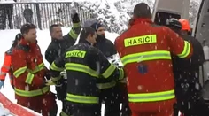 VIDEO z najtragickejšej udalosti dňa. Dieťa privalil strom, oživovali ho