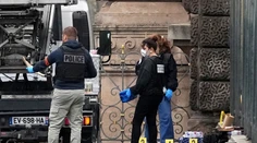 Parížske múzeum Louvre vykradli. Zlodeji si odniesli šperky v nevyčísliteľnej hodnote