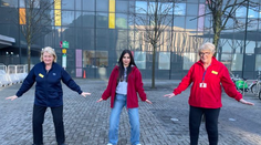 Chcete sa vyhnúť úrazu? Zdravotníčky ukázali, ako chodiť po zľadovatených uliciach