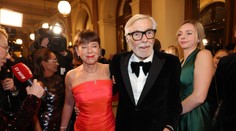 Posledné fotky Jiřího Bartošky: Výrazne schudol, museli ho podopierať, no na tvári mal úsmev