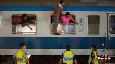 Slovinská polícia zastavila vlak z Chorvátska so 150 migrantmi