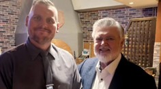 Keď zistil, o koho ide, bol nepríjemne zaskočený. Peter Dvorský reaguje na fotku s extrémistom Bombicom