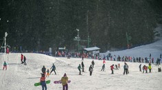 Policajti budú hliadkovať priamo na svahoch, posvietia si aj na agresívnych a opitých