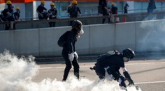 Polícia nasadila na demonštrantov v Hongkongu slzotvorný plyn