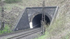 Dramatické chvíle na východe Slovenska: Policajti hľadali ženu v železničnom tuneli