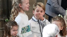 Neposedný princ George vystrájal na svadbe. Jeho grimasy sú opäť hitom