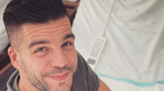 Tomáš Juríček s dcérkou v náručí. Vlasov má na rozdávanie