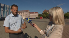 V Lučenci napadla skupina hajlujúcich mužov aktivistu. Polícia začala dve trestné stíhania