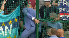 VIDEO: Ultras Slovana prerušil finále Slovnaft Cupu: Nepomohlo ani dohováranie Kmotríka