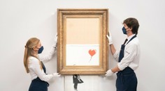 Najznámejší Banksyho obraz, ktorý nechal skartovať, vydražili za rekordnú sumu