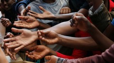 USA chcú pomôcť Európe s migrantmi, prijať ich však bezprostredne nemôžu